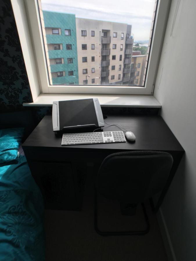 Luxury 2 Bed Penthouse Apartment Near Station Лондон Экстерьер фото